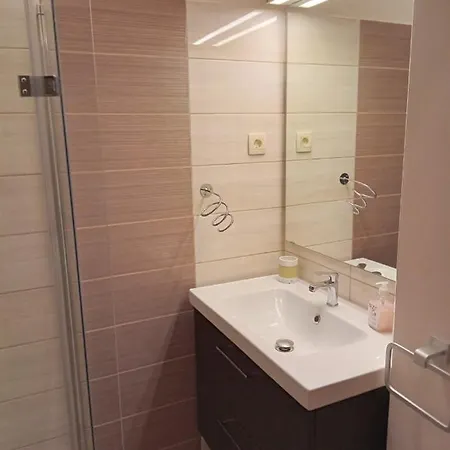 Apartma Doro *
